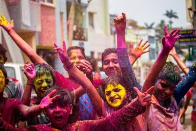 Holi Essay in Hindi